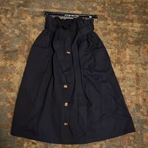 Navy blue skirt with pockets on the side.